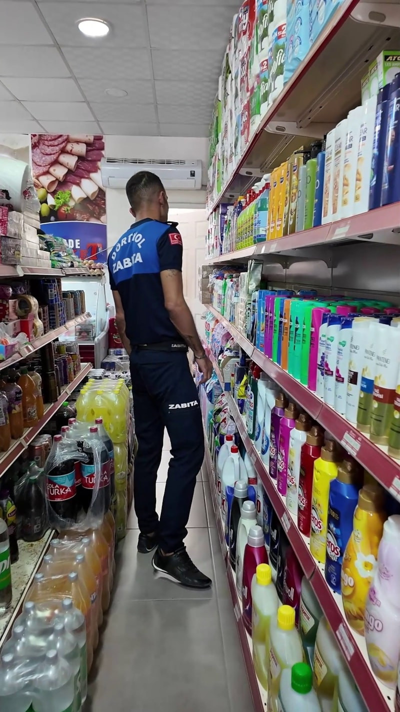 Hatay'da son kullanma tarihi geçmiş ürün satan marketçi kendini 'yeni bitmiş' diye