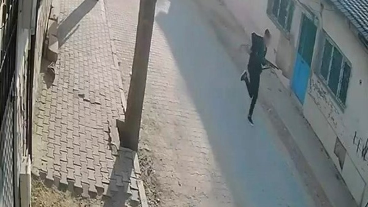 Manisa'da okul saldırısında şahsın evinde dikkat çeken detaylara ulaşıldı