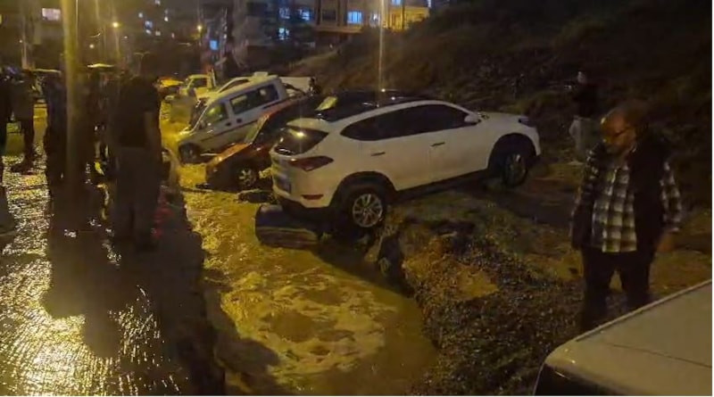 Ankara'da şimşekler gökyüzünü aydınlattı