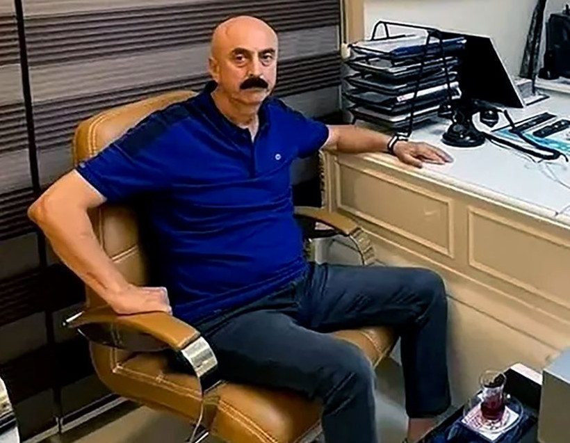 İş yeri önünde silahlı saldırıya uğradı: Kuyumcu kurşunların hedfi oldu