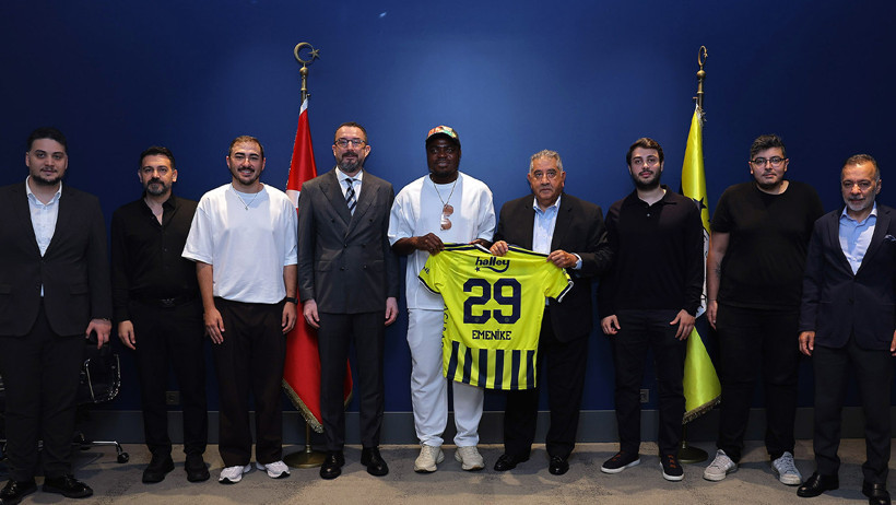 Emenike yıllar sonra Fenerbahçe'yi ziyaret etti