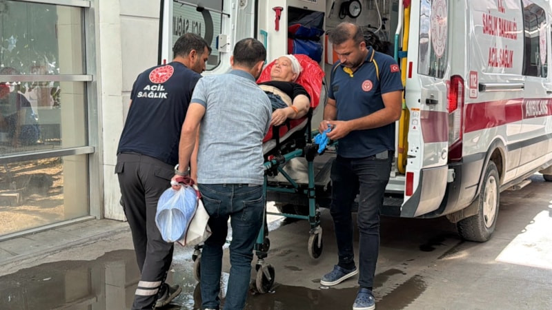 Adıyaman'da elinden düşen bıçak ayağına saplandı