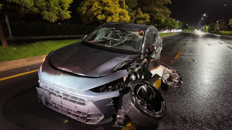 Niğde’de ağaca çarpan SUV araç kullanılamaz hale geldi