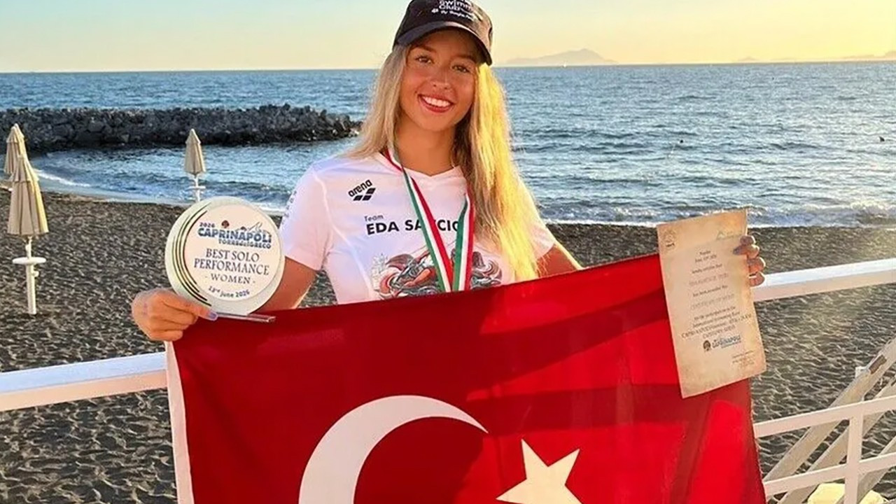 Milli yüzücü Eda Savcıgil, Catalina Kanalı'nı çifte rekorla geçti