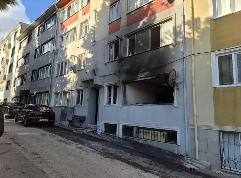 Balıkesir'de 4 katlı binada doğalgaz patlaması: Çok sayıda yaralı var!