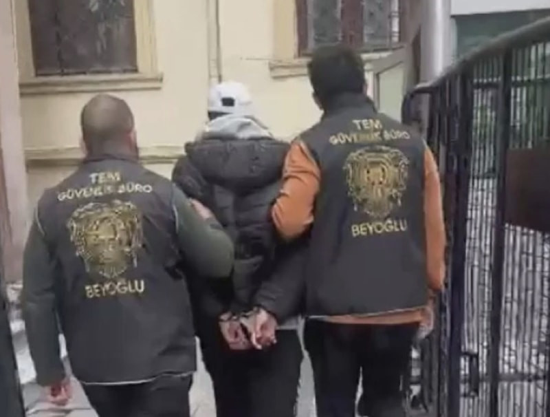 İstanbul'da cep telefonunu çalıp kaçan hırsız, suçüstü yakalandı