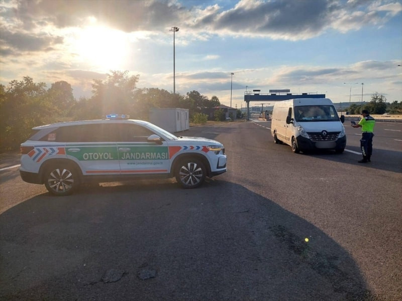 Sakarya'da 2,2 ton midye ve 156 küçükbaş hayvana el konuldu