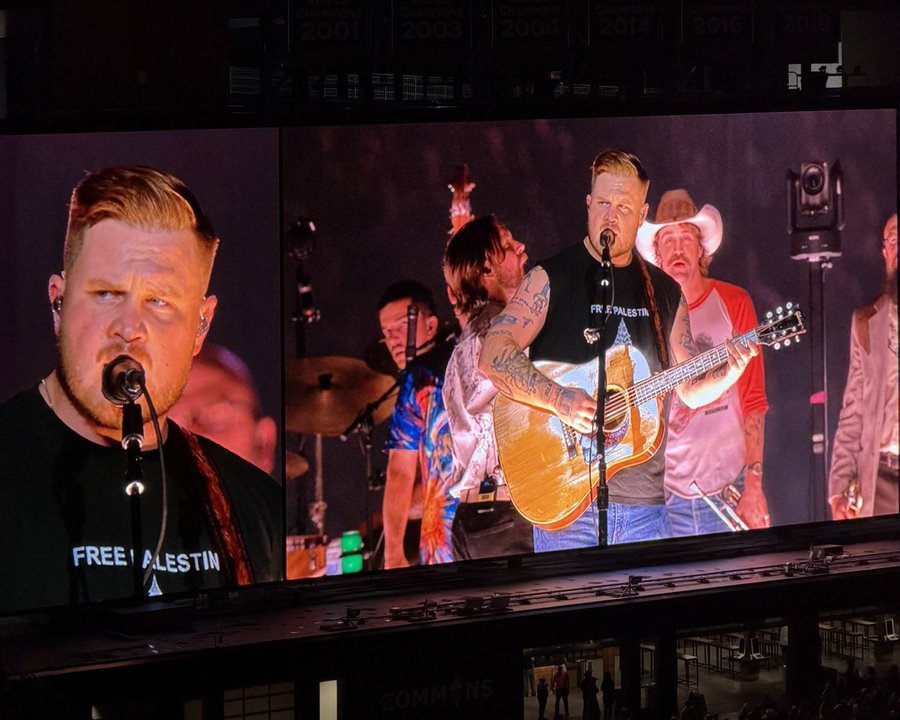 MACKLEMORE'UN İNTİKAMINI ALDI