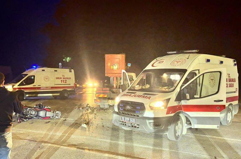 Bursa'da kamyonetle çarpışan motosikletteki 1 kişi öldü, 1 kişi yaralandı