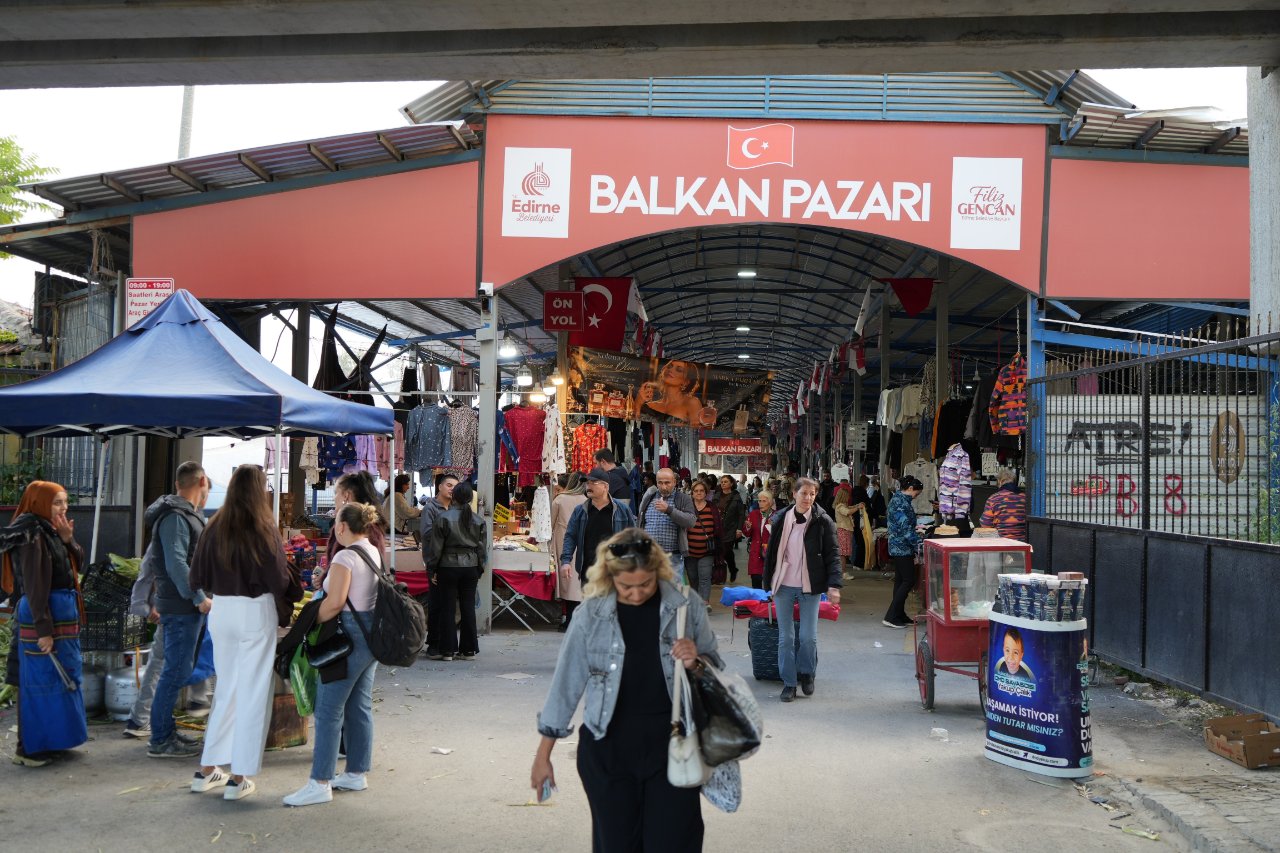 Sınır kentimize turist akını, esnaf bayram ediyor