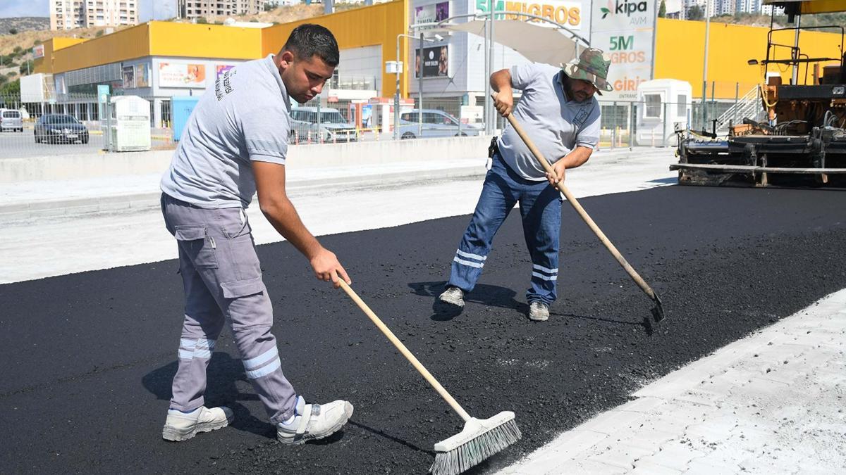 Değirmendere Mahallesi'nde belediyeden asfalt mesaisi