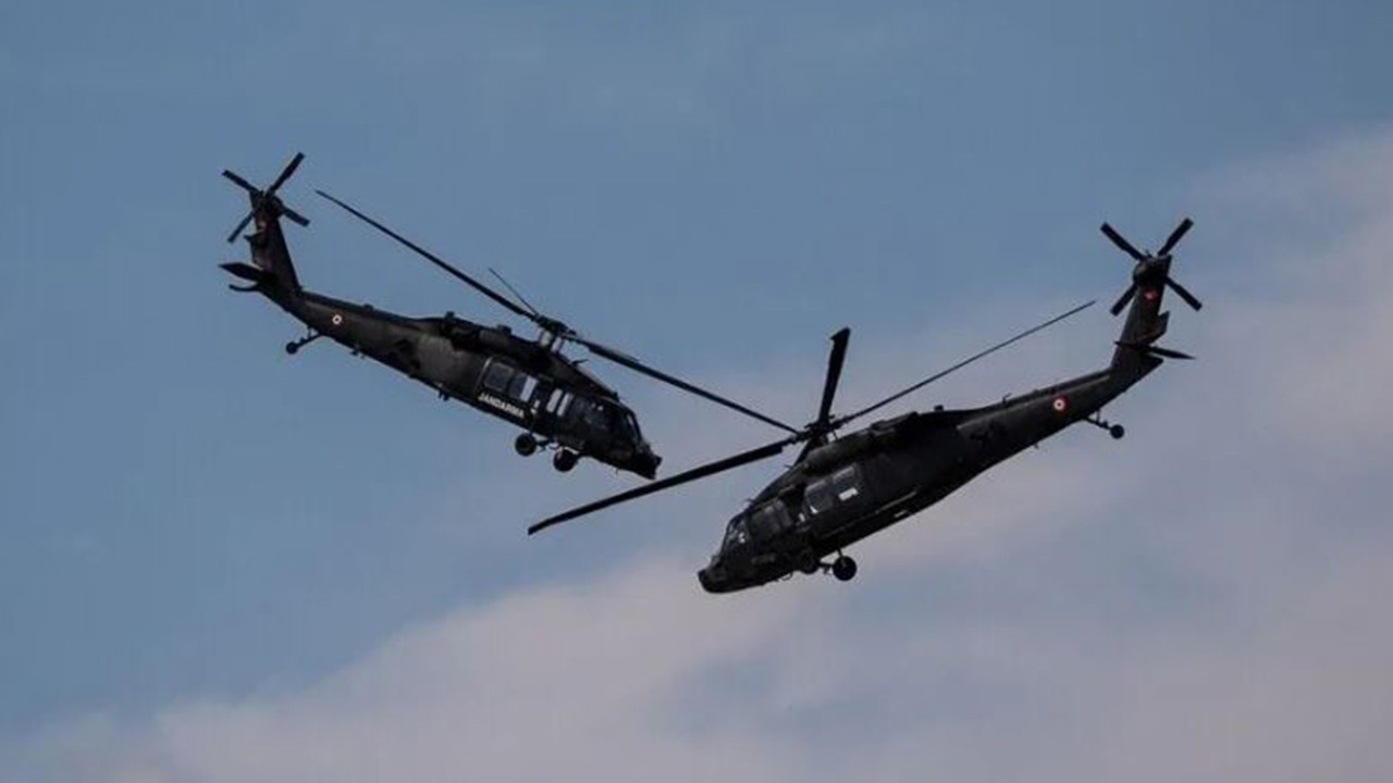 Jandarmanın hava gösterileri TEKNOFEST Güneydoğu etkinliklerine renk kattı