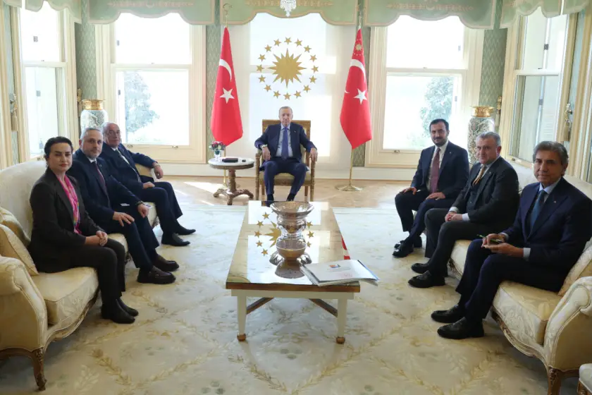 Erdoğan, AKP'ye geçen Tuzla, Şile ve Çekmeköy belediye başkanlarıyla görüştü