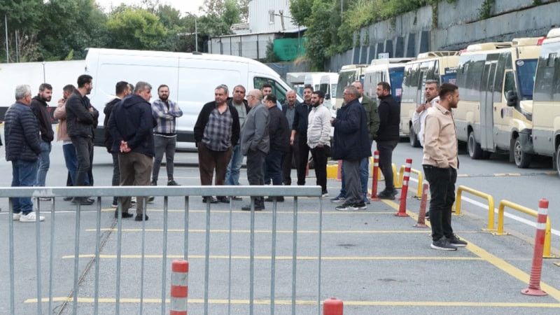 İstanbul'da minibüsçülerin 'metro' protestosu
