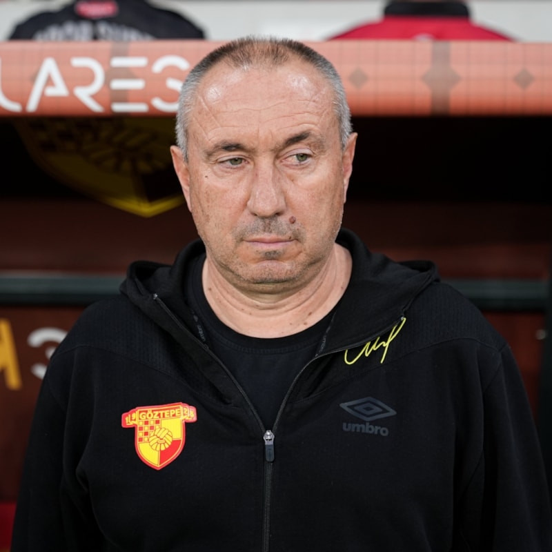 Göztepe, Stanimir Stoilov ile yola devam dedi!
