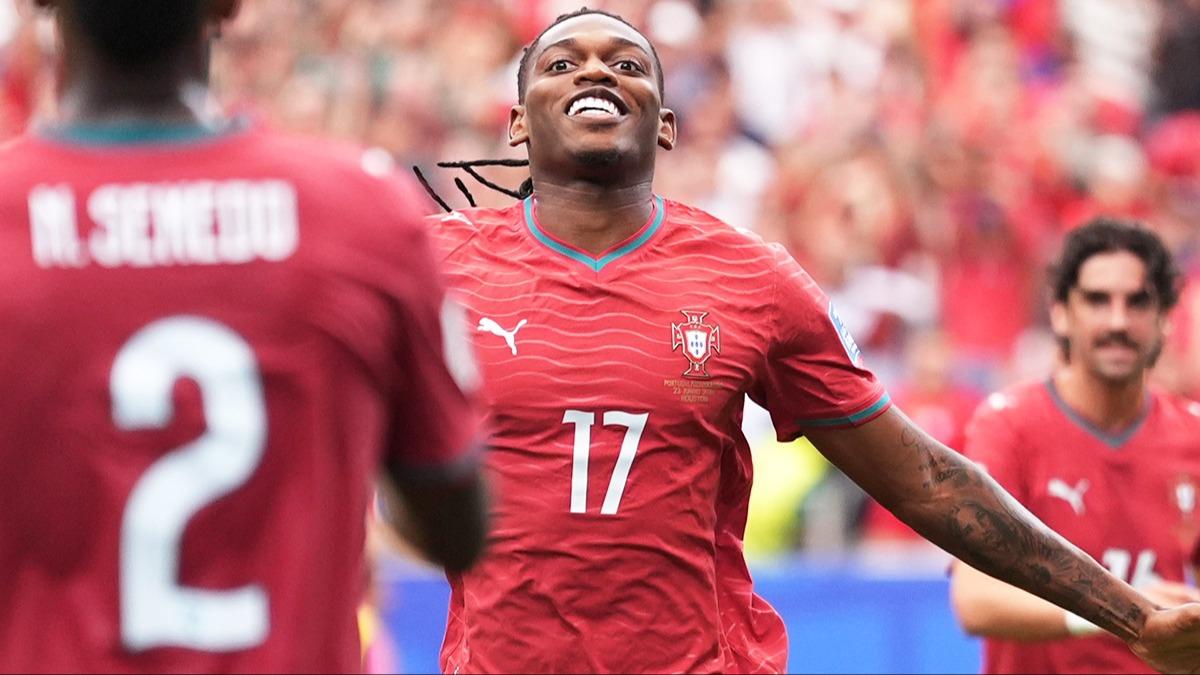 Milli takımda taşlar yerinden oynadı! Ronaldo'nun efsane 7 numaralı formasının yeni sahibi Rafael Leao
