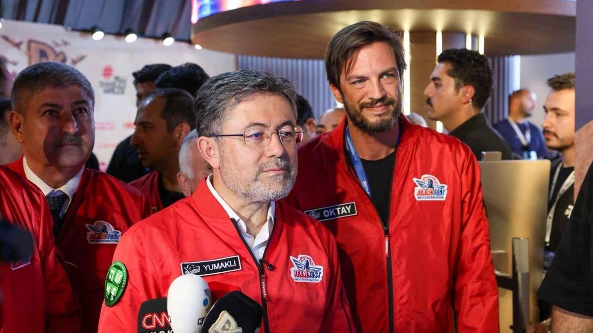 Bakan Yumaklı, Demirören Medya’nın TEKNOFEST standını ziyaret etti