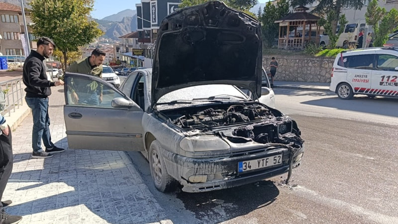 Amasya'da KPSS'ye girdi, aracı yandı