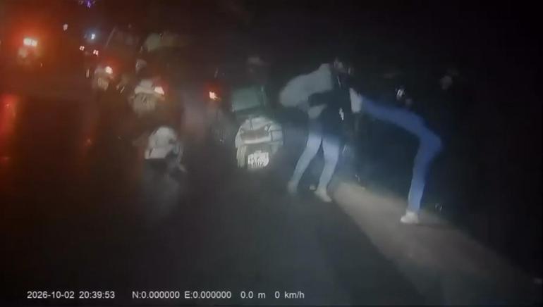 Sarıyer’de motokuryenin yolu kesildi! Tekme ve yumruklarla darbedip başına kaskla vurdular