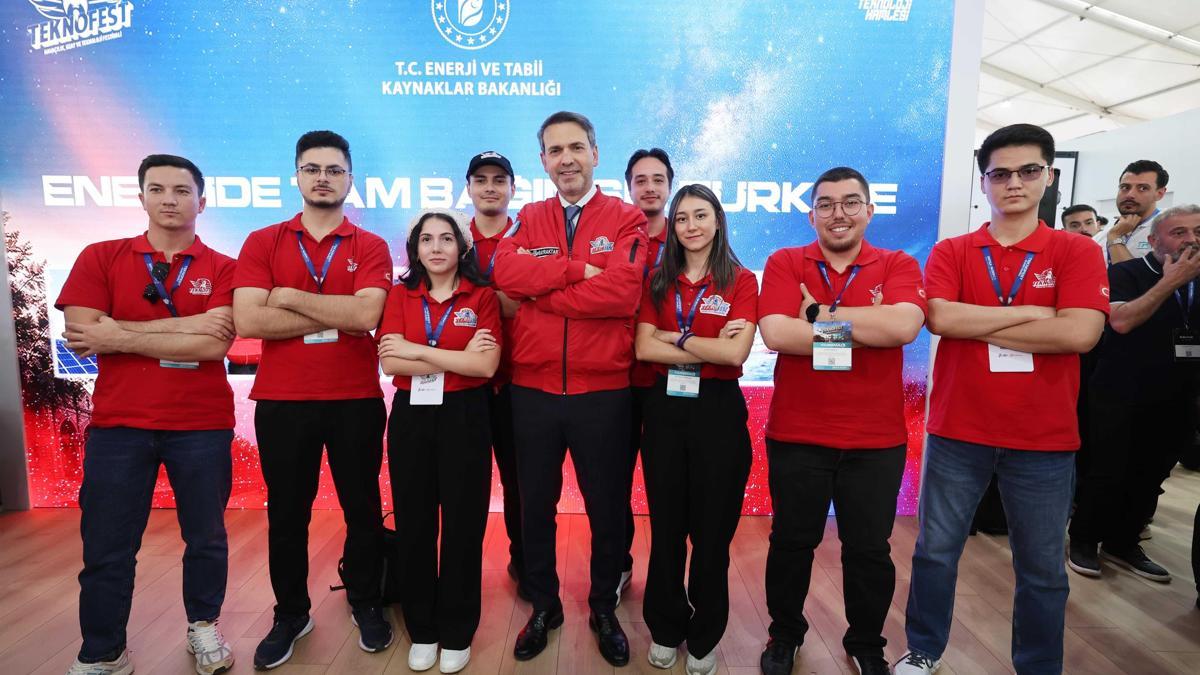 Bakan Bayraktar, TEKNOFEST Güneydoğu’da gençlere seslendi: Türkiye, sizlerle beraber enerjide bağımsız bir ülke olacak