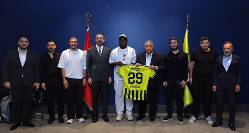 Emmanuel Emenike'den, Fenerbahçe'ye ziyaret