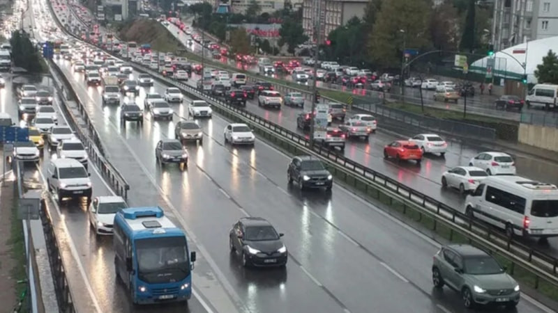 İstanbul'da trafik yoğunluğu akşam saatlerinde yüzde 89'a yükseldi