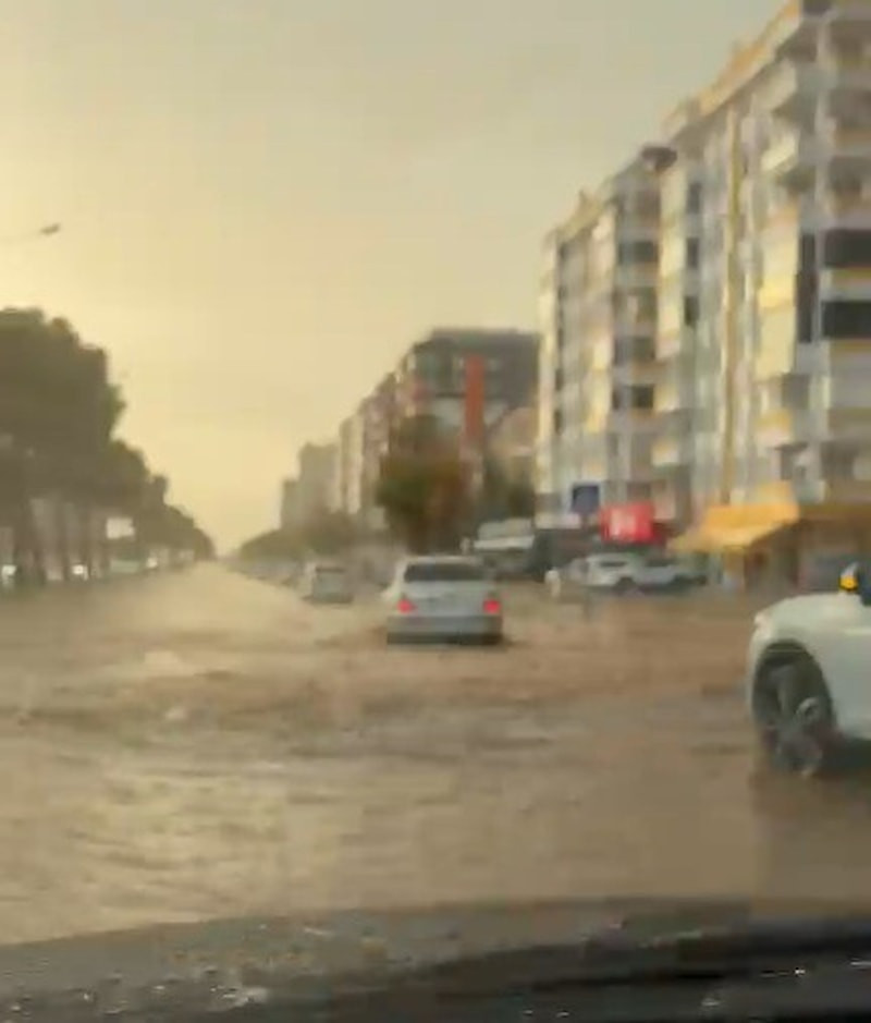 Kahramanmaraş'ta sağanak sonrası dolu yağışı