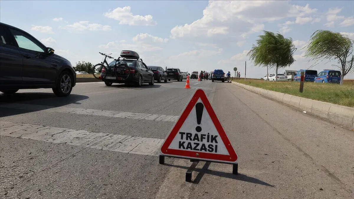 İzmir'de yürekler ağza geldi! Ticari aracın çarptığı yaya yaralandı