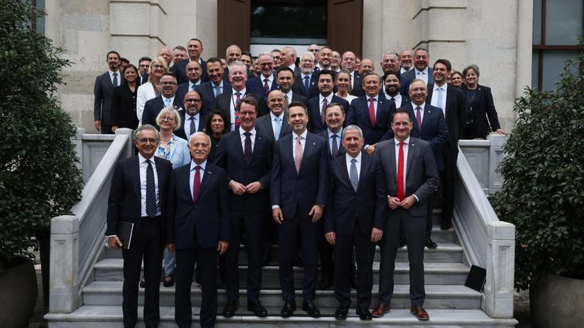 Bakan Bayraktar’dan Almanya’ya çağrı: Türkiye’nin proje yürütme kapasitesini Almanya’nın finansal imkânlarıyla birleştirelim