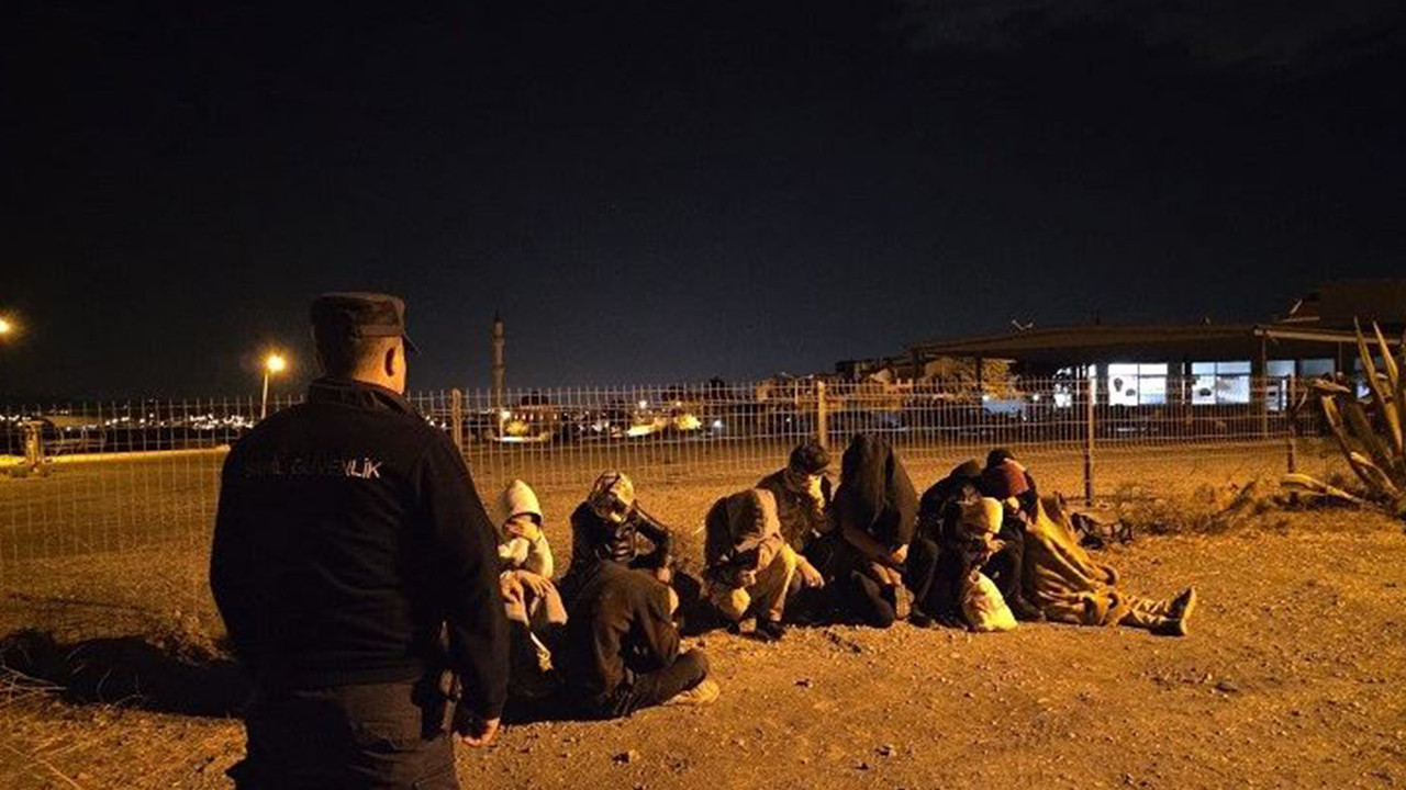 İzmir'de 15 düzensiz göçmen yakalandı