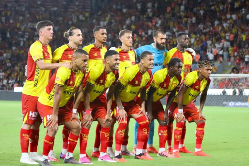 Göztepe, Stanimir Stoilov ile yola devam dedi!