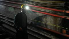 Soma'da maden ocağındaki göçükte iki işçi hayatını kaybetti, üç işçiyi kurtarma çalışmaları sürüyor