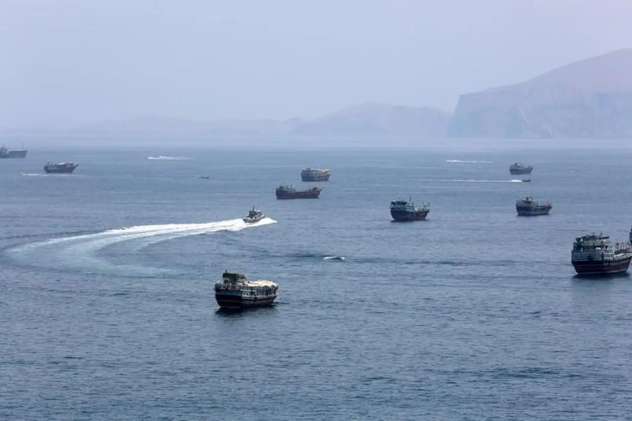 İngiltere Deniz Ticaret Operasyonları: Hürmüz Boğazı'nda bir petrol tankeri vuruldu
