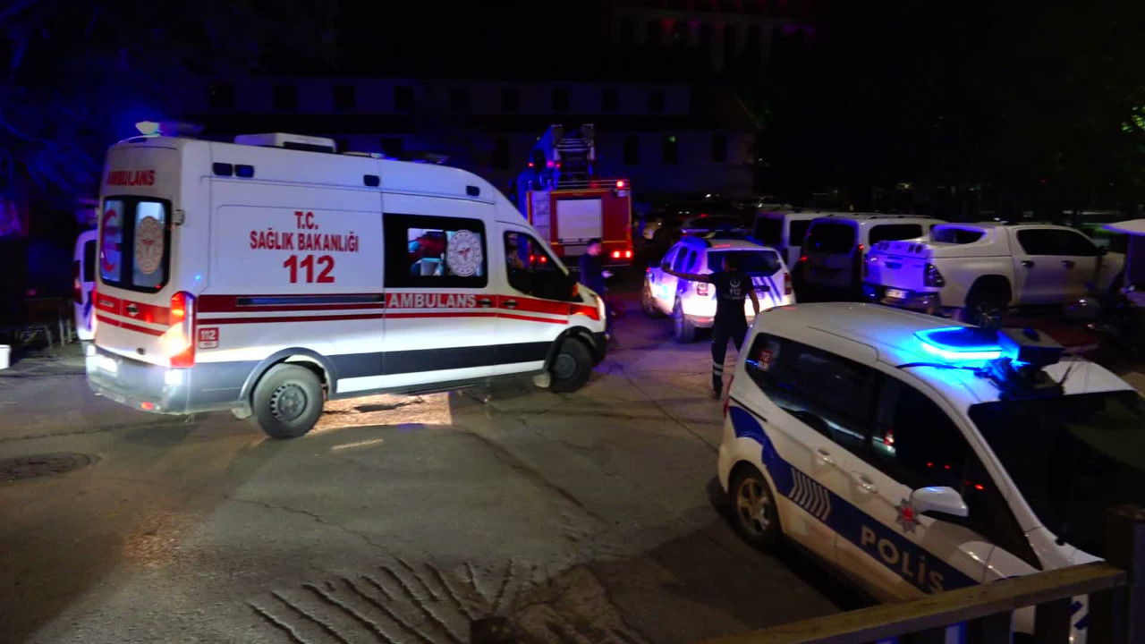 Tunceli’de otomobil büfeye çarptı: 5 yaralı