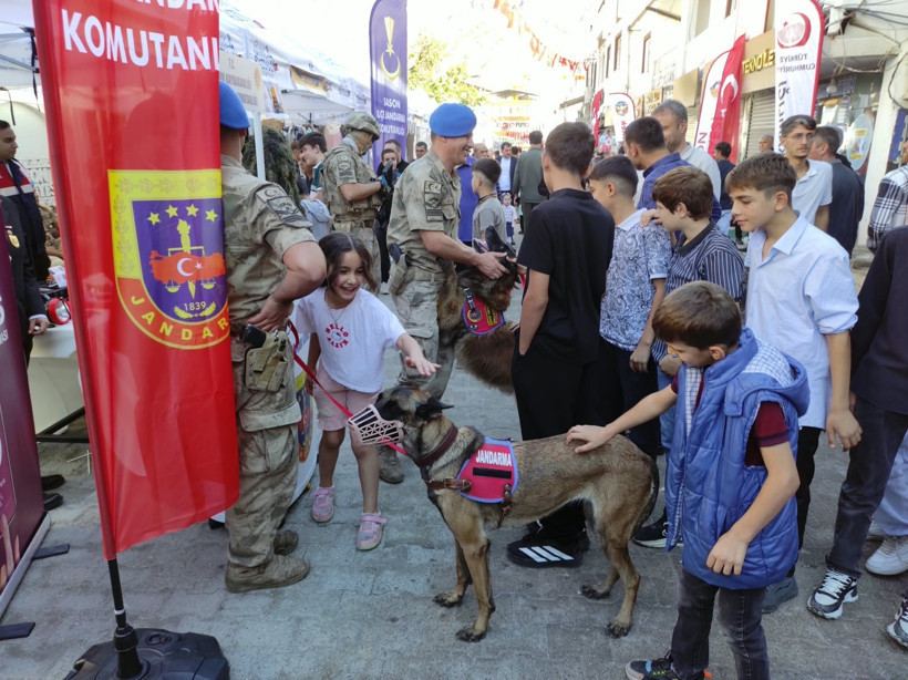 Jandarma standı festivali renklendirdi