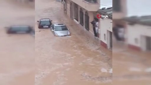 Ülke sele teslim! Yollar göle döndü, çok sayıda kişi ise mahsur