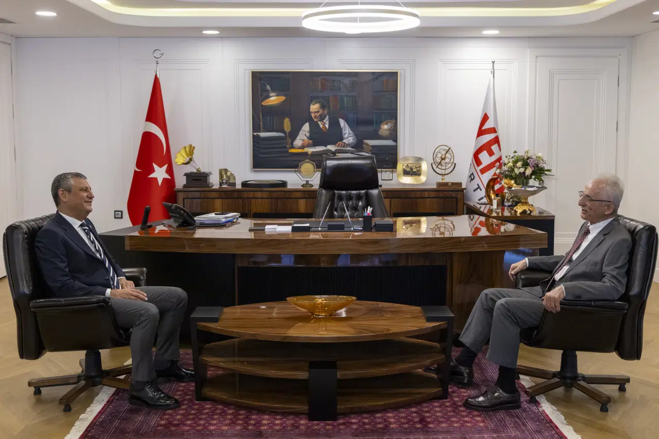 Özgür Özel, Murat Karayalçın'ı Genel Merkez'de ağırladı