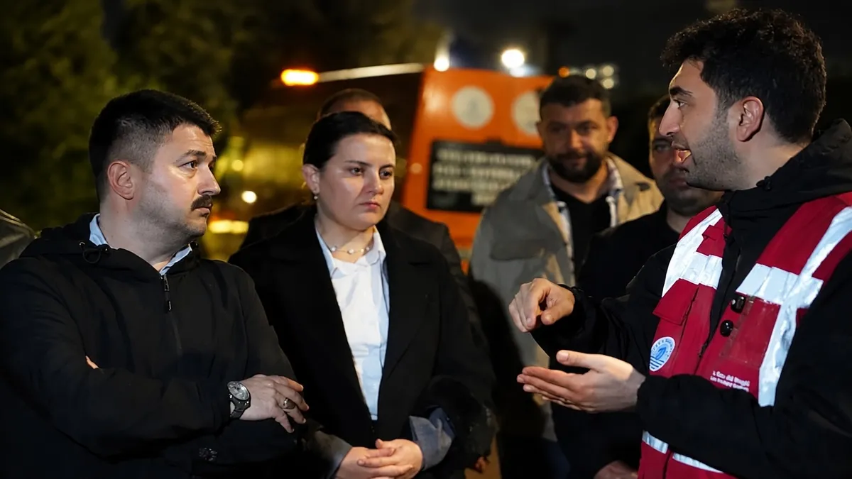 Tuzla'daki iki mahallede koku alarmı: Sorumlusu İSKİ