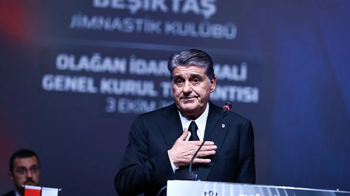 Beşiktaş'ta Serdal Adalı ve yönetimi ibra edildi!