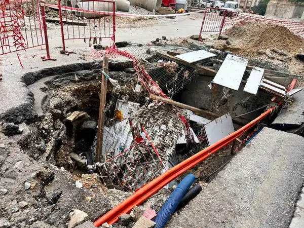 Ankara'da sel sonrası yol yarıldı, hasarın boyutu gün ağarınca ortaya çıktı