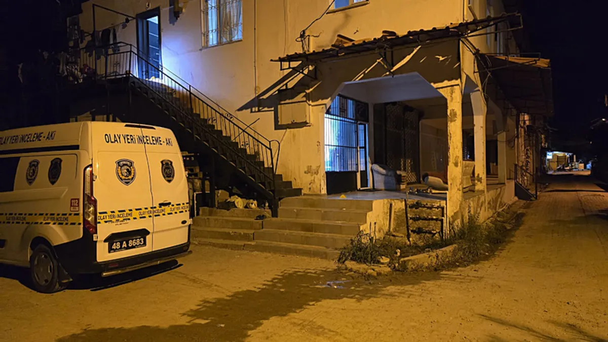 Muğla'da bıçaklı dehşet! Duş sırası kavgası kanlı bitti: 1 ölü, 2 yaralı