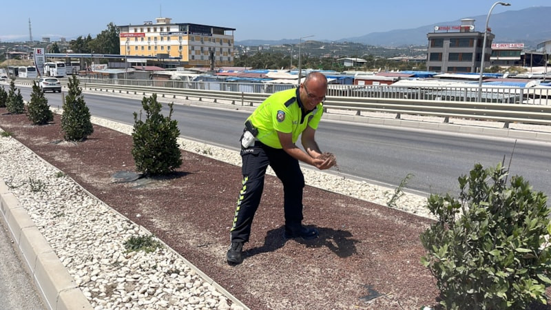 Hatay'da trafik polisinden takdir toplayan davranış