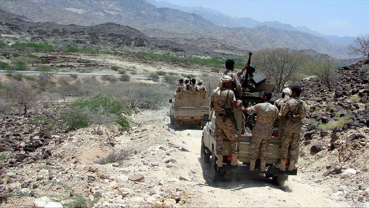 Yemen'de hükümet güçleri stratejik tepeyi aldı
