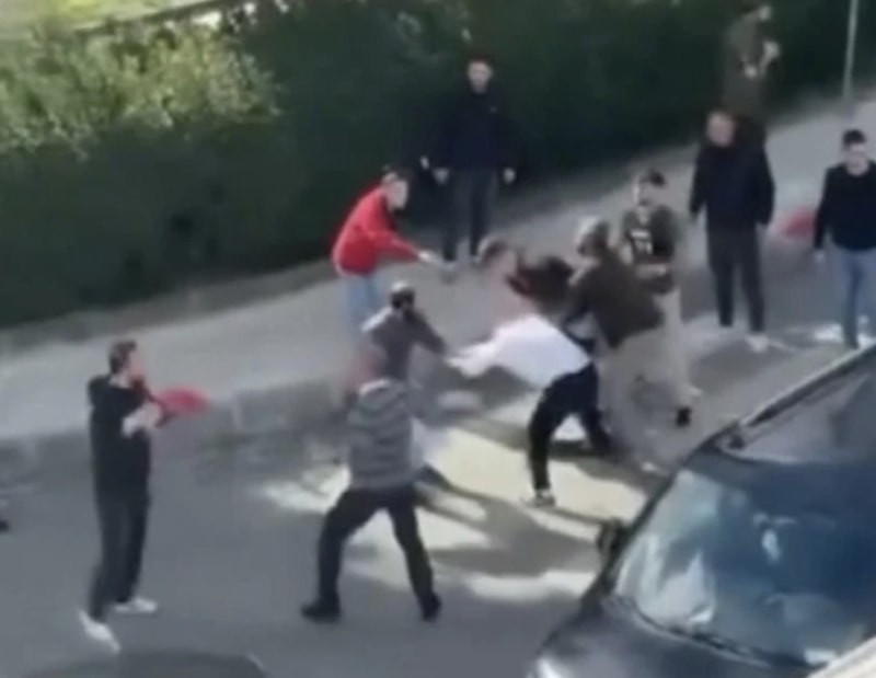 İstanbul'da iki sürücü arasında yol verme kavgası yaşandı
