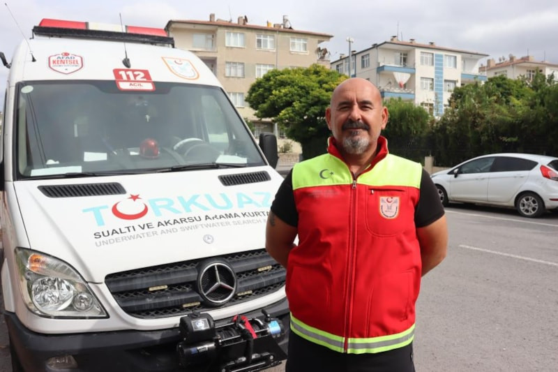 Kayserili dalgıç, Eğil'de su altında kalan tarihi mezarların başında dua etti