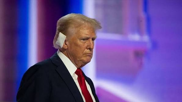 Trump mitinginde küfürler havada uçuştu!