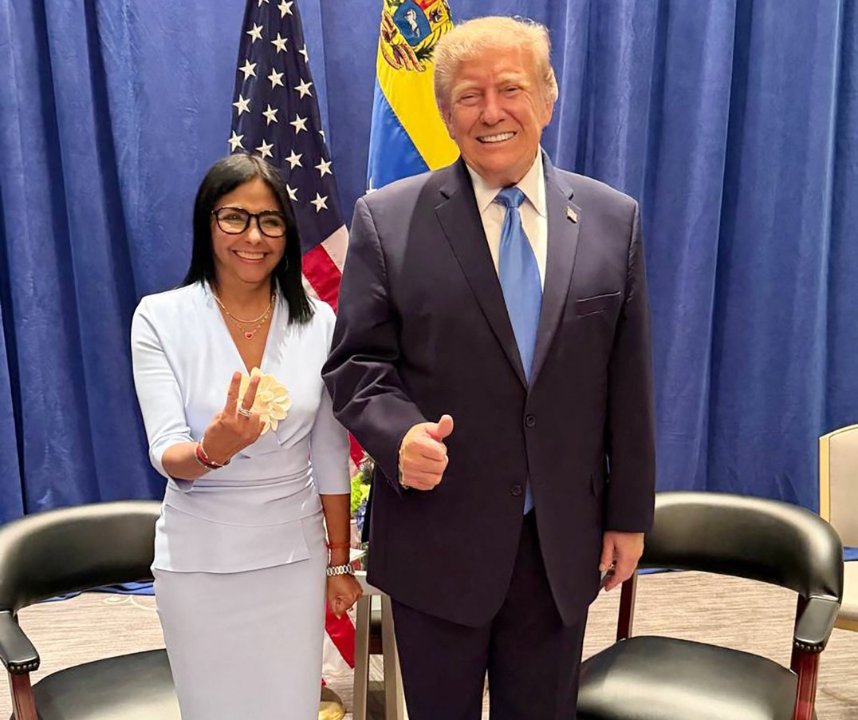 Trump ile Rodriguez ilk kez yüz yüze: 'Tarihi' görüşme