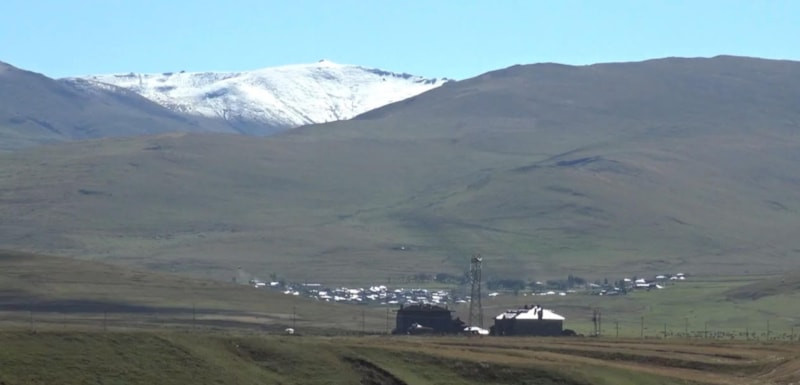 Ardahan'ın yüksek kesimlerine kar yağdı