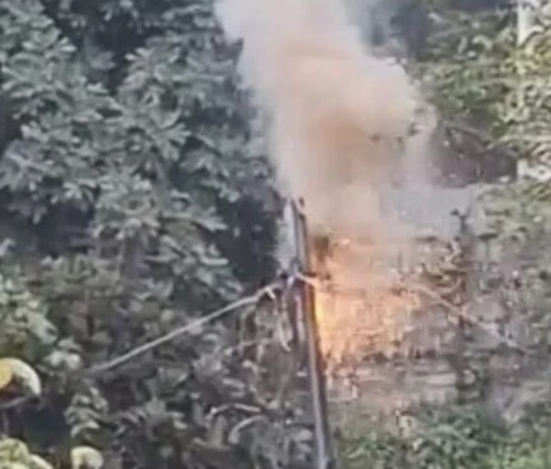 İstanbul'da elektrik direğinde patlama