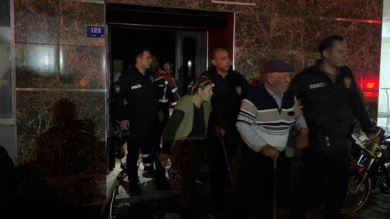 Aydın’da 9 katlı binada yangın: 5 kişi dumandan etkilendi